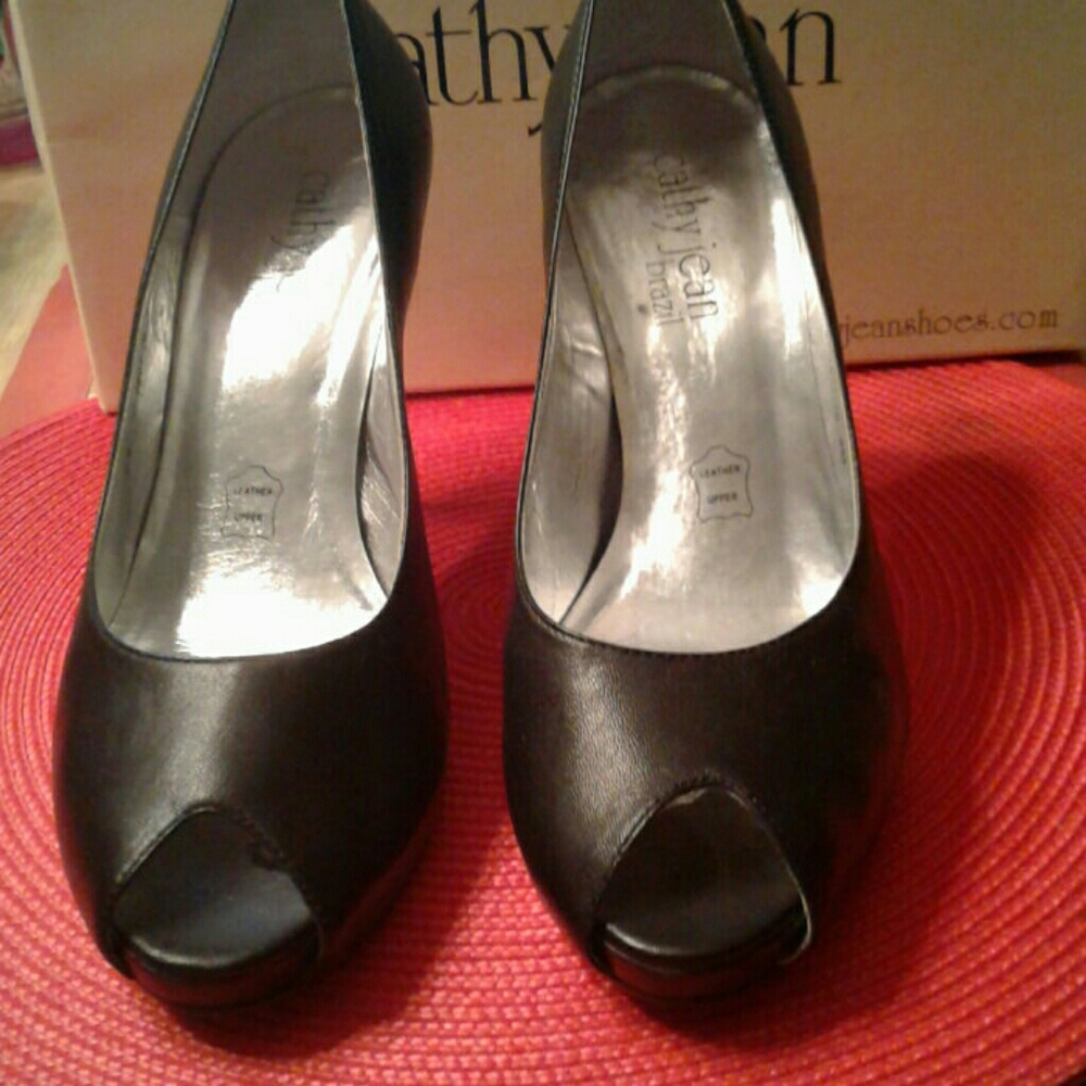 Like New, Black Leather, 4" Heels, Made in Brazil